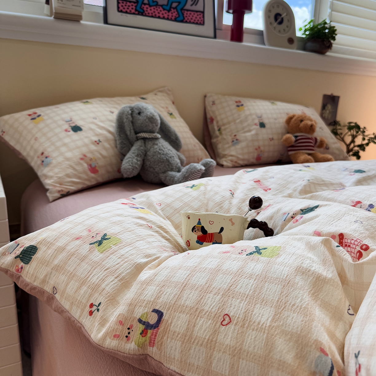 91家纺网 家纺一手货源 找家纺 水墨江南 2025新款高克重云感双层纱印花四件套-场景二 兔宝宝