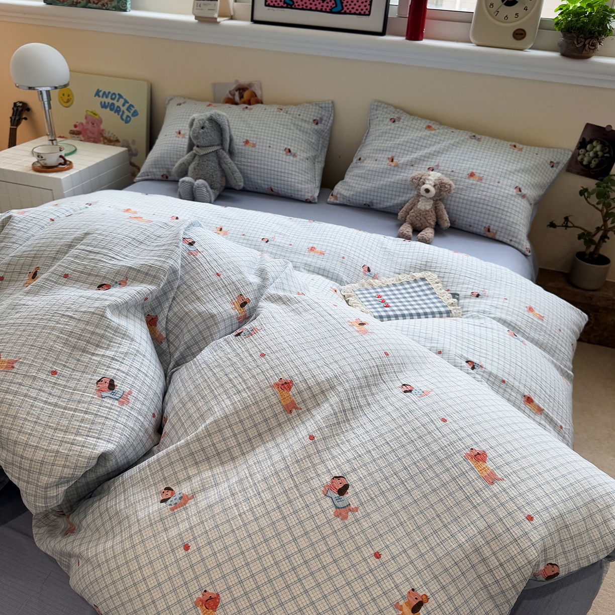 91家纺网 家纺一手货源 找家纺 水墨江南 2025新款高克重云感双层纱印花四件套-场景二 快乐小狗