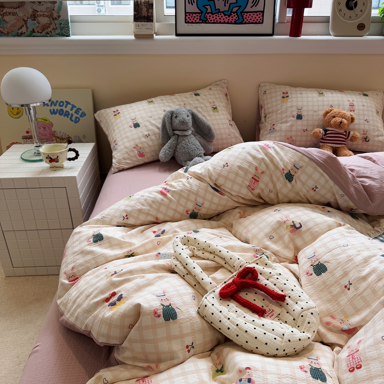 91家纺网 家纺一手货源 找家纺 水墨江南 2025新款高克重云感双层纱印花四件套-场景二 兔宝宝