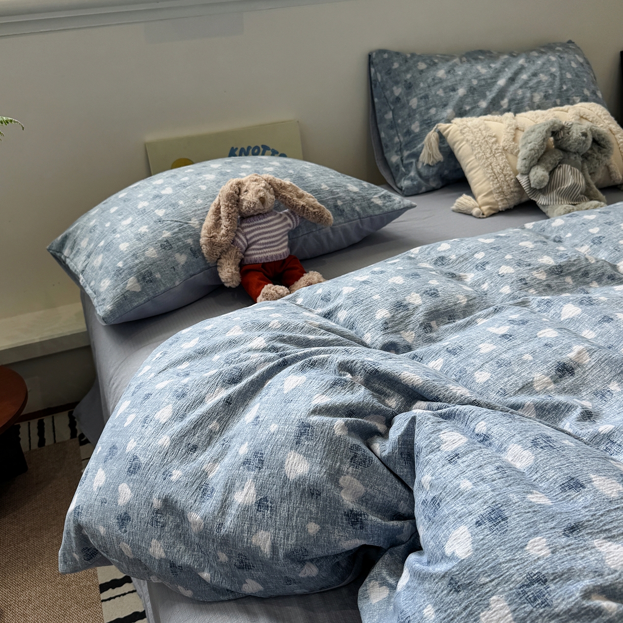 91家纺网 家纺一手货源 找家纺 水墨江南 2025新款高克重云感双层纱印花四件套-场景二 小确幸