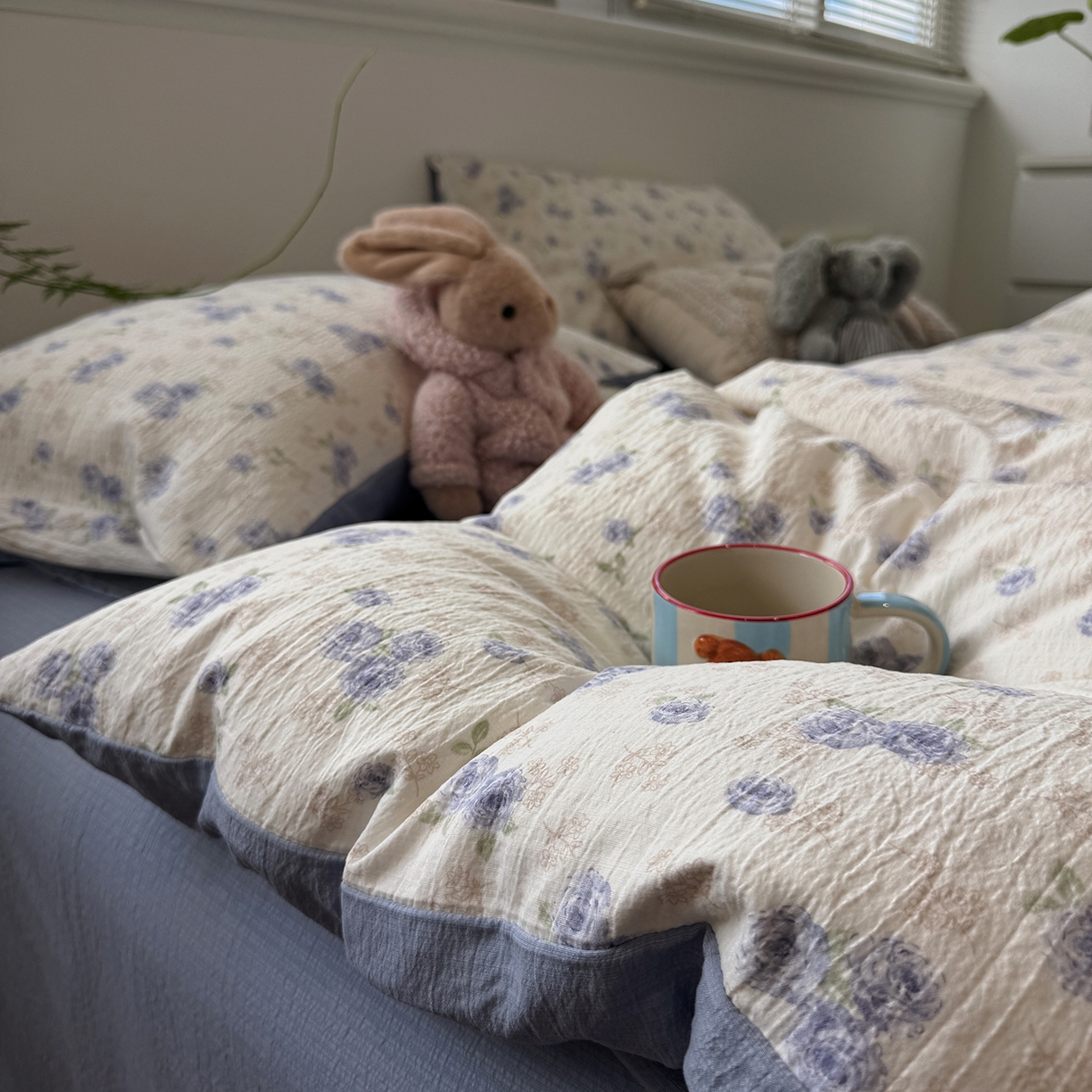 91家纺网 家纺一手货源 找家纺 水墨江南 2025新款高克重云感双层纱印花四件套-场景二 幽香