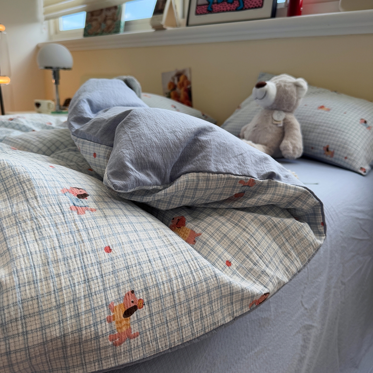 91家纺网 家纺一手货源 找家纺 水墨江南 2025新款高克重云感双层纱印花四件套-场景二 快乐小狗