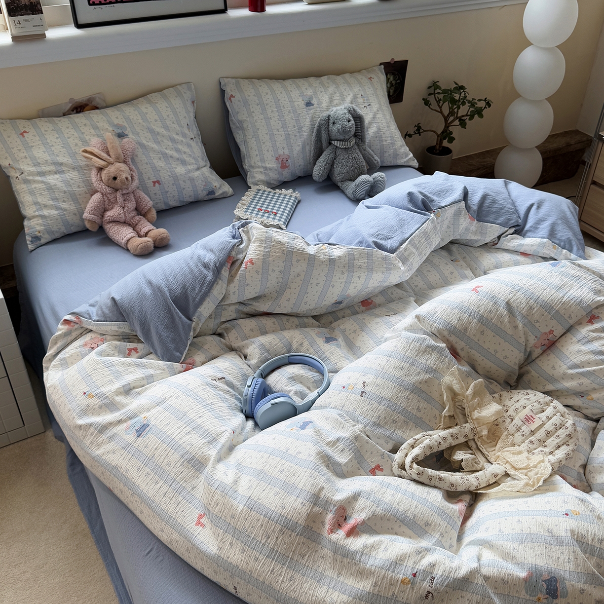 91家纺网 家纺一手货源 找家纺 水墨江南 2025新款高克重云感双层纱印花四件套-场景二 绒绒象