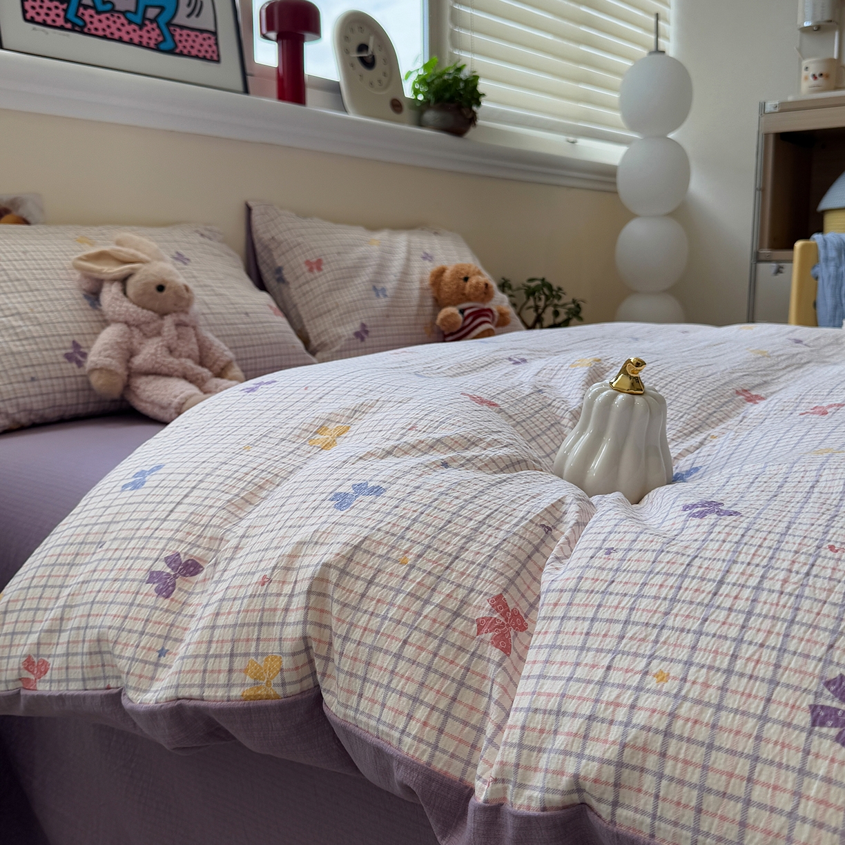 91家纺网 家纺一手货源 找家纺 水墨江南 2025新款高克重云感双层纱印花四件套-场景二 多彩蝴蝶结