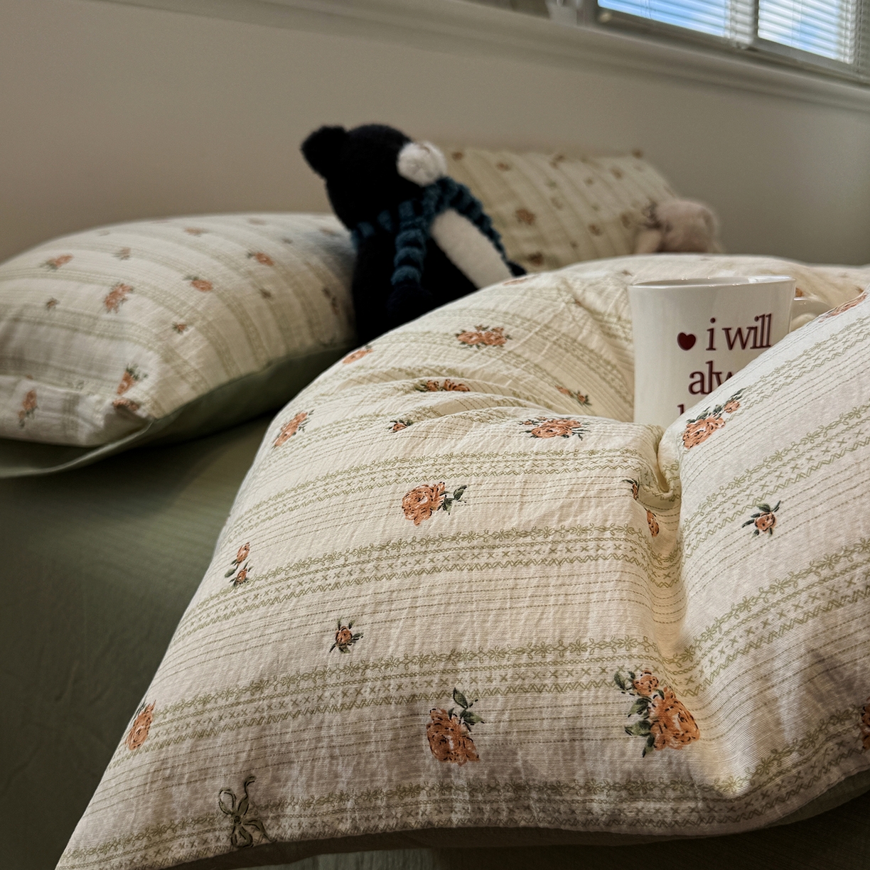 91家纺网 家纺一手货源 找家纺 水墨江南 2025新款高克重云感双层纱印花四件套-场景二 花枝蔓