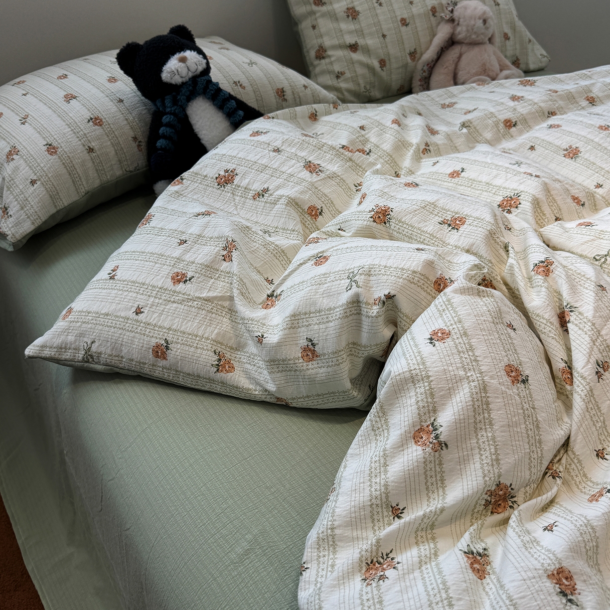 91家纺网 家纺一手货源 找家纺 水墨江南 2025新款高克重云感双层纱印花四件套-场景二 花枝蔓