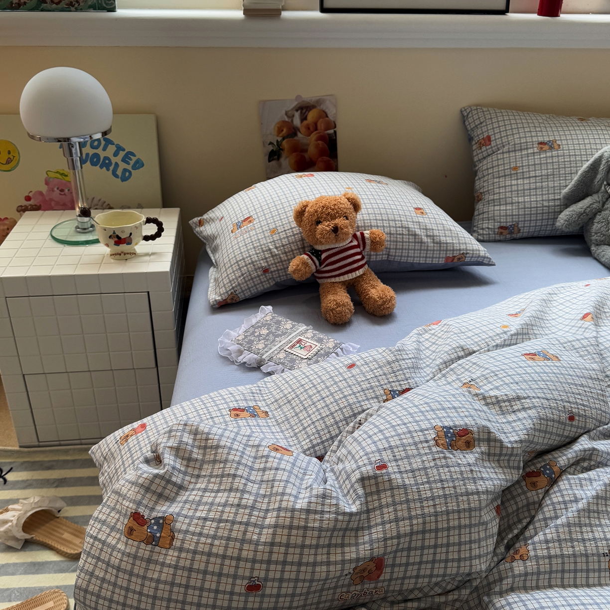 91家纺网 家纺一手货源 找家纺 水墨江南 2025新款高克重云感双层纱印花四件套-场景二 可爱卡比