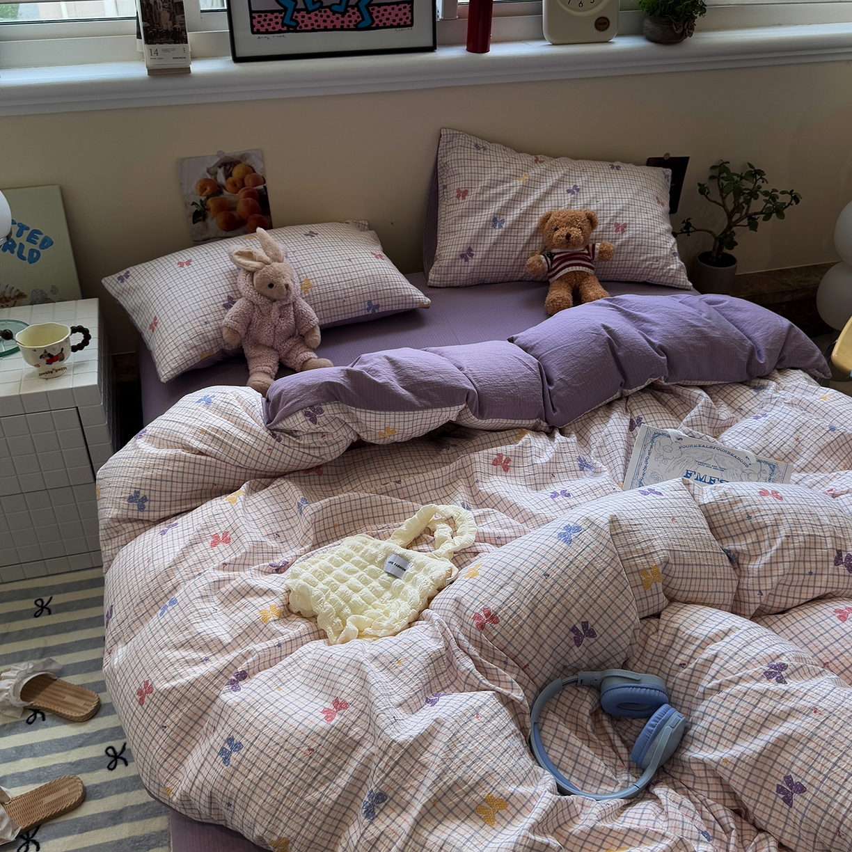 91家纺网 家纺一手货源 找家纺 水墨江南 2025新款高克重云感双层纱印花四件套-场景二 多彩蝴蝶结