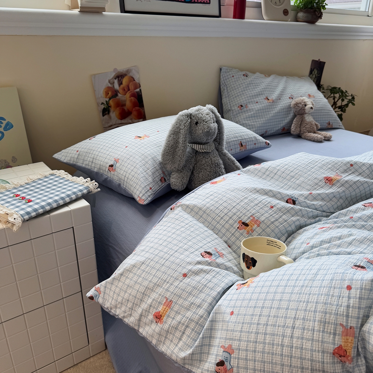 91家纺网 家纺一手货源 找家纺 水墨江南 2025新款高克重云感双层纱印花四件套-场景二 快乐小狗