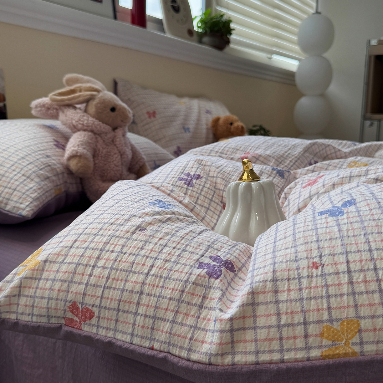 91家纺网 家纺一手货源 找家纺 水墨江南 2025新款高克重云感双层纱印花四件套-场景二 多彩蝴蝶结