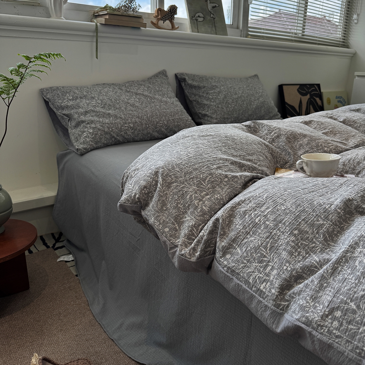 91家纺网 家纺一手货源 找家纺 水墨江南 2025新款高克重云感双层纱印花四件套-场景二 枝蔓