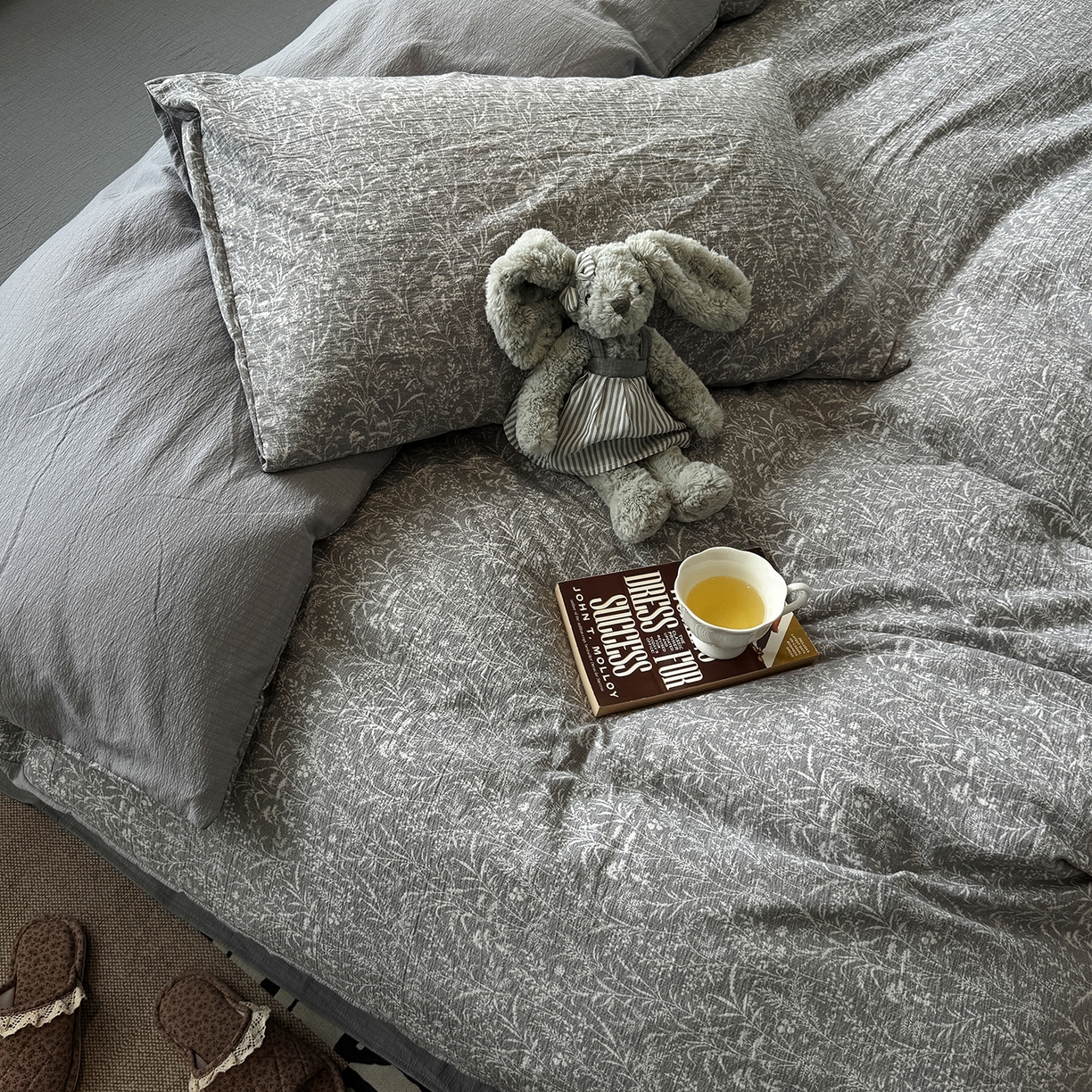 91家纺网 家纺一手货源 找家纺 水墨江南 2025新款高克重云感双层纱印花四件套-场景二 枝蔓