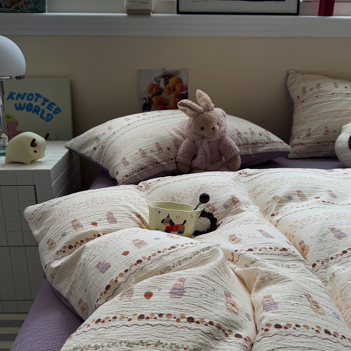 91家纺网 家纺一手货源 找家纺 水墨江南 2025新款高克重云感双层纱印花四件套-场景二 快乐小兔