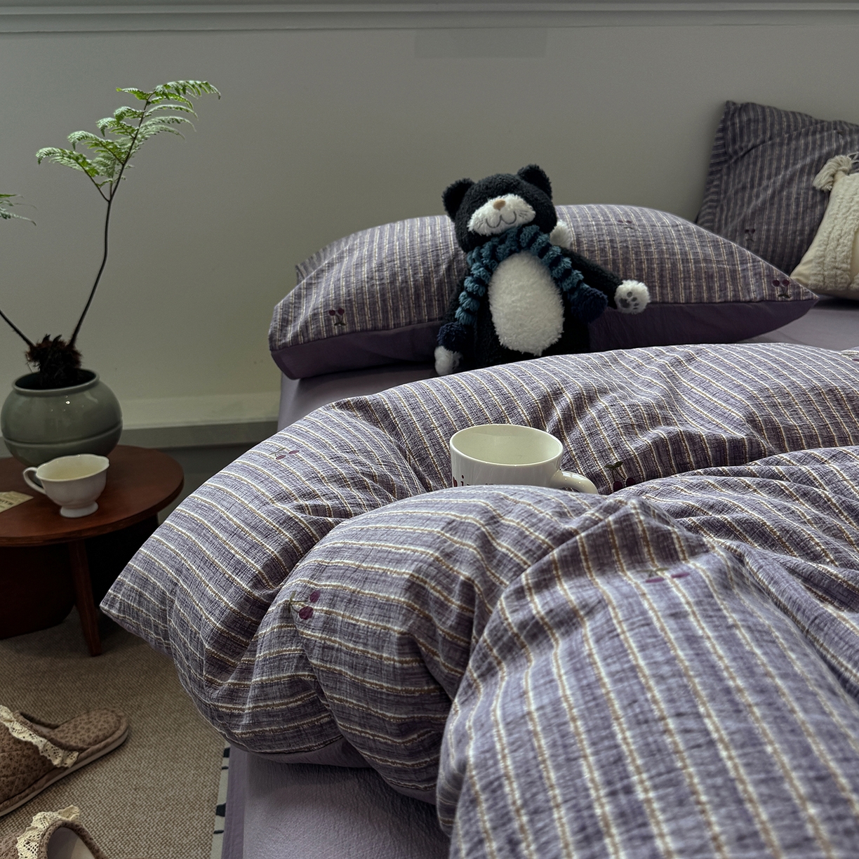 91家纺网 家纺一手货源 找家纺 水墨江南 2025新款高克重云感双层纱印花四件套-场景二 紫樱