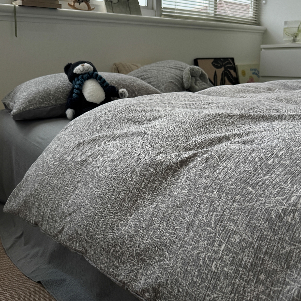 91家纺网 家纺一手货源 找家纺 水墨江南 2025新款高克重云感双层纱印花四件套-场景二 枝蔓