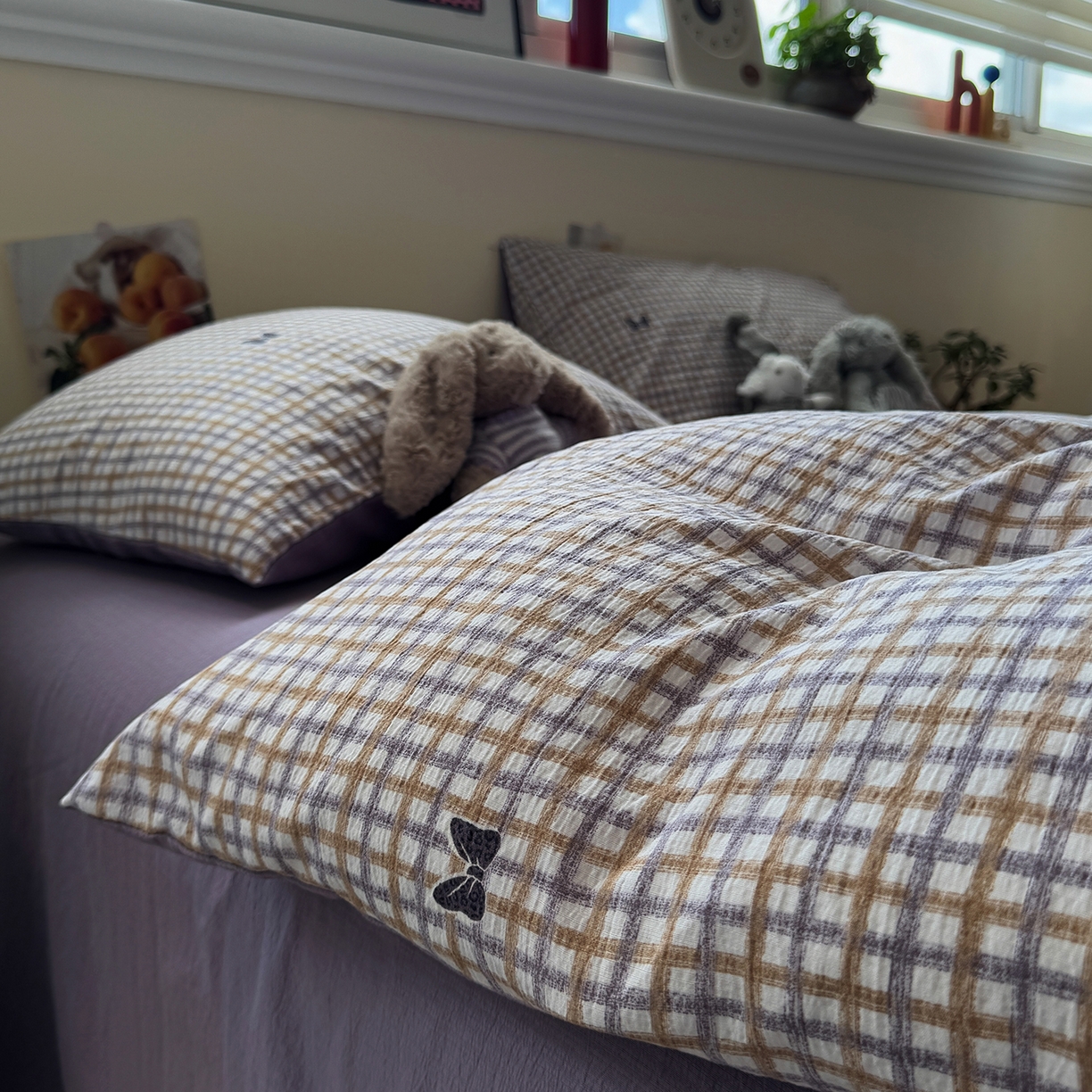 91家纺网 家纺一手货源 找家纺 水墨江南 2025新款高克重云感双层纱印花四件套-场景二 可爱蝴蝶结