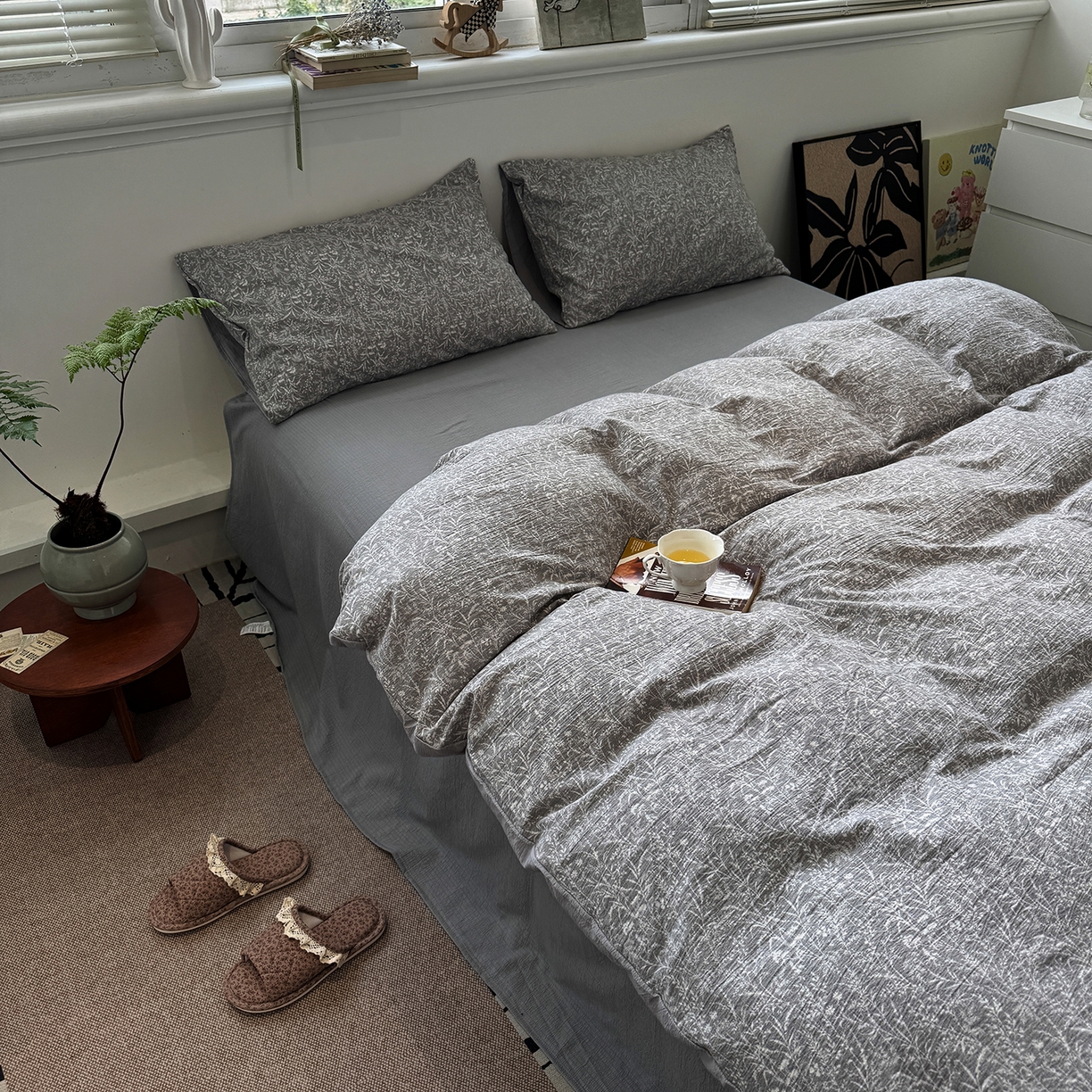 91家纺网 家纺一手货源 找家纺 水墨江南 2025新款高克重云感双层纱印花四件套-场景二 枝蔓