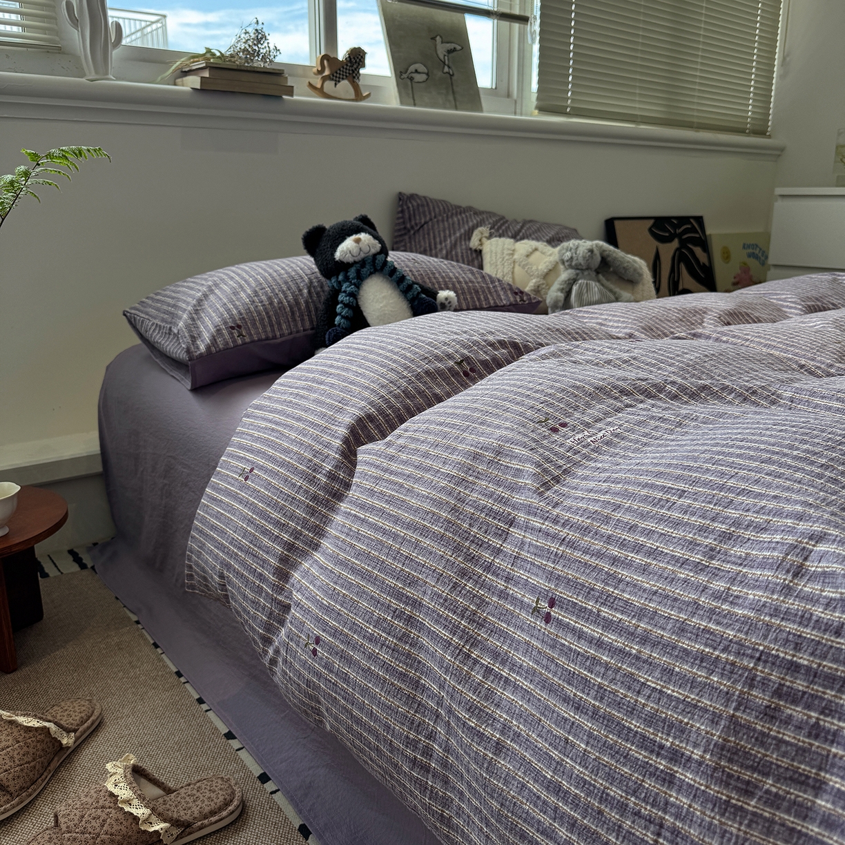 91家纺网 家纺一手货源 找家纺 水墨江南 2025新款高克重云感双层纱印花四件套-场景二 紫樱