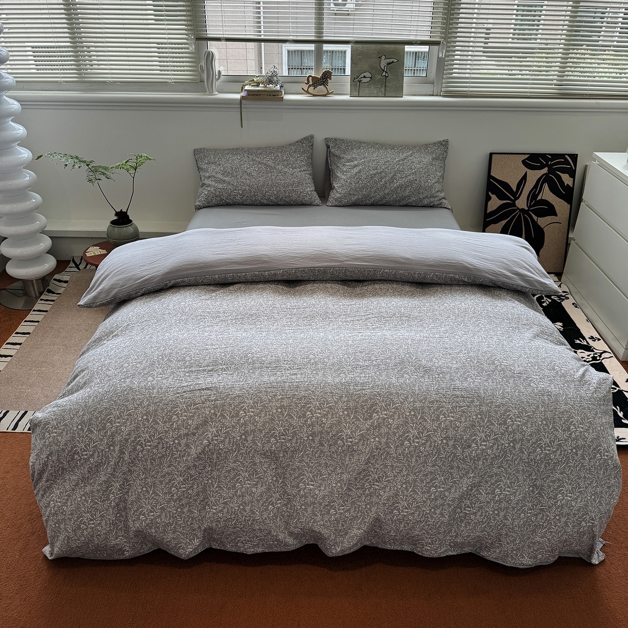 91家纺网 家纺一手货源 找家纺 水墨江南 2025新款高克重云感双层纱印花四件套-场景二 枝蔓