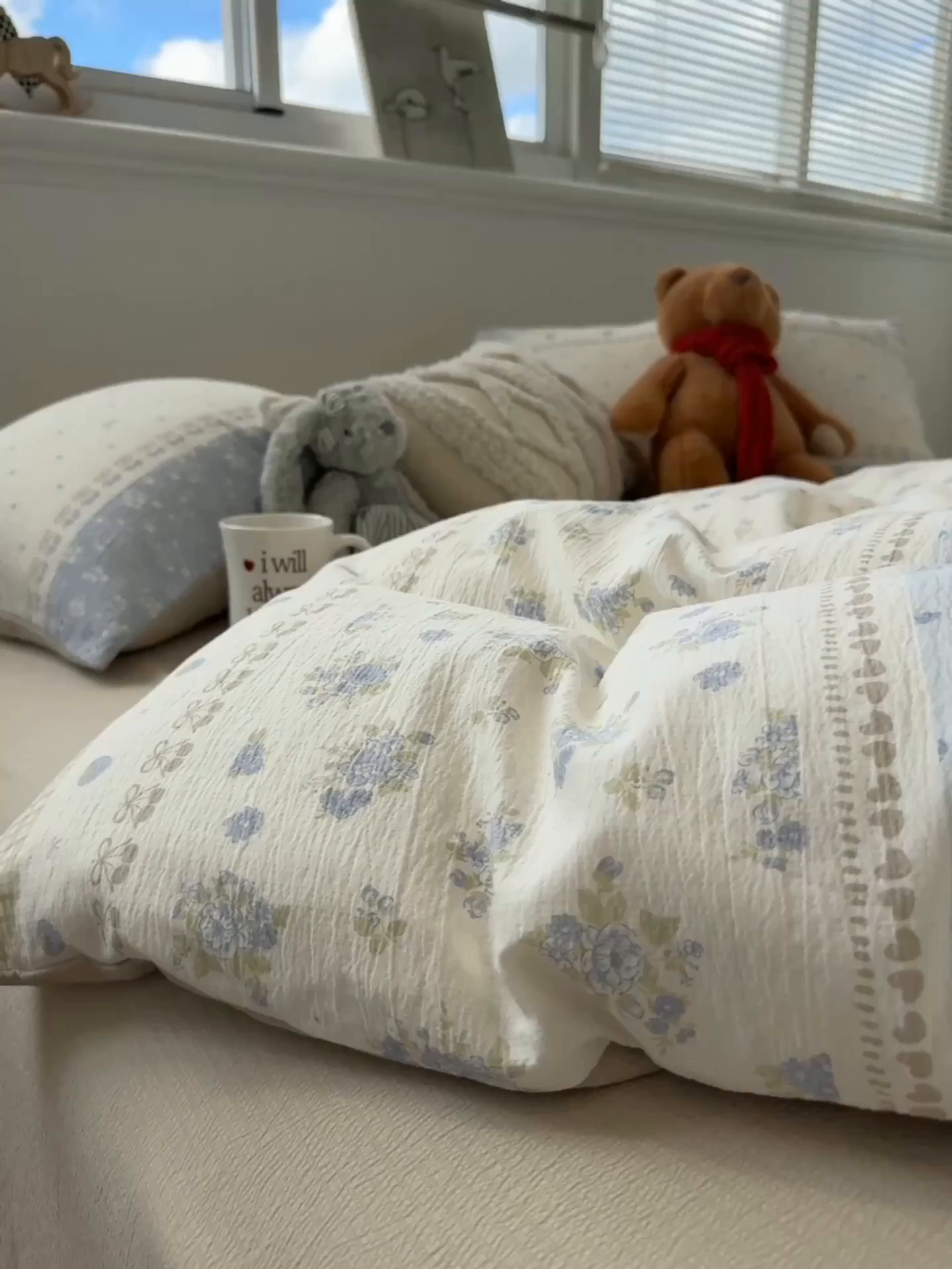 91家纺网 家纺一手货源 找家纺 水墨江南 2025新款高克重云感双层纱印花四件套-场景二 春天里