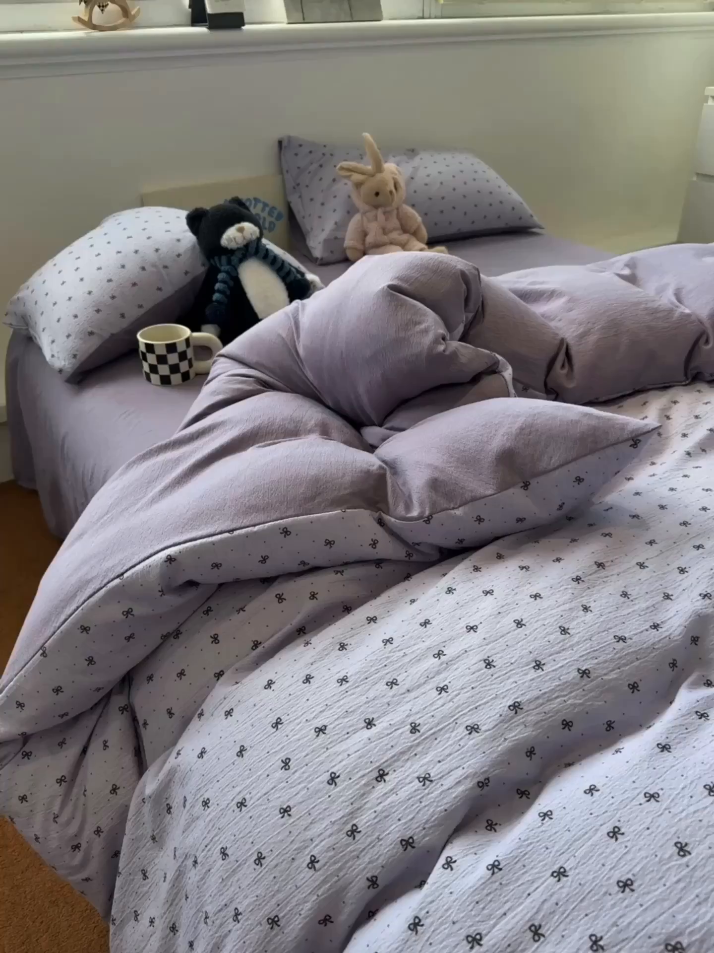 91家纺网 家纺一手货源 找家纺 水墨江南 2025新款高克重云感双层纱印花四件套-场景二 欢乐颂