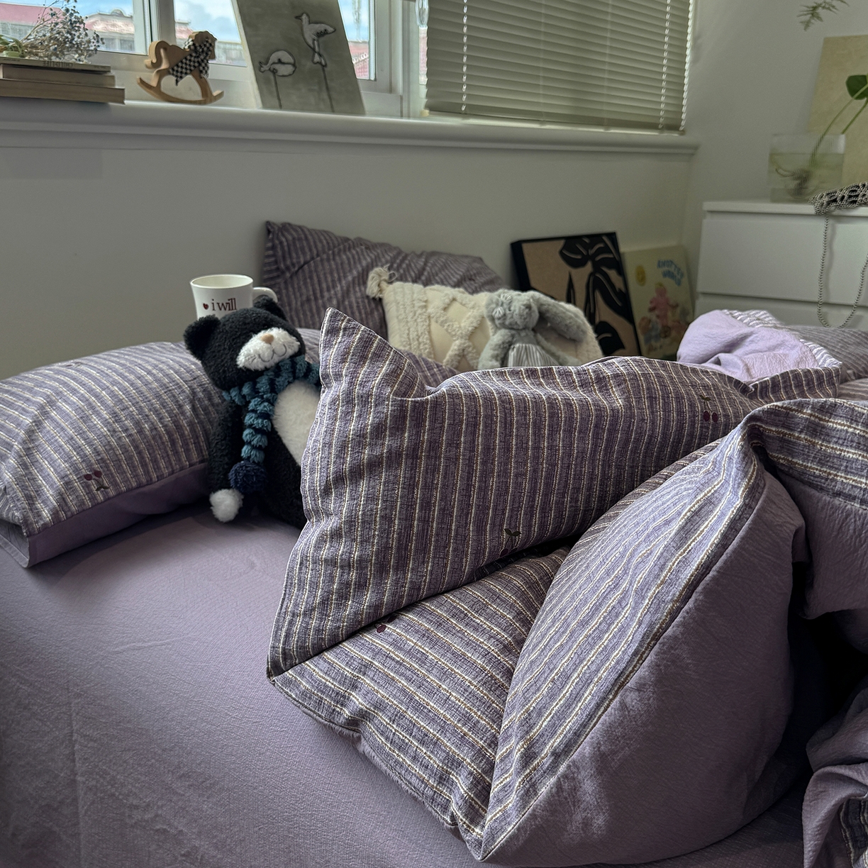 91家纺网 家纺一手货源 找家纺 水墨江南 2025新款高克重云感双层纱印花四件套-场景二 紫樱