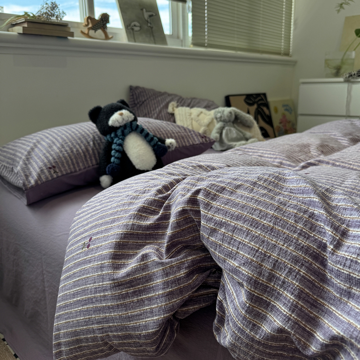 91家纺网 家纺一手货源 找家纺 水墨江南 2025新款高克重云感双层纱印花四件套-场景二 紫樱