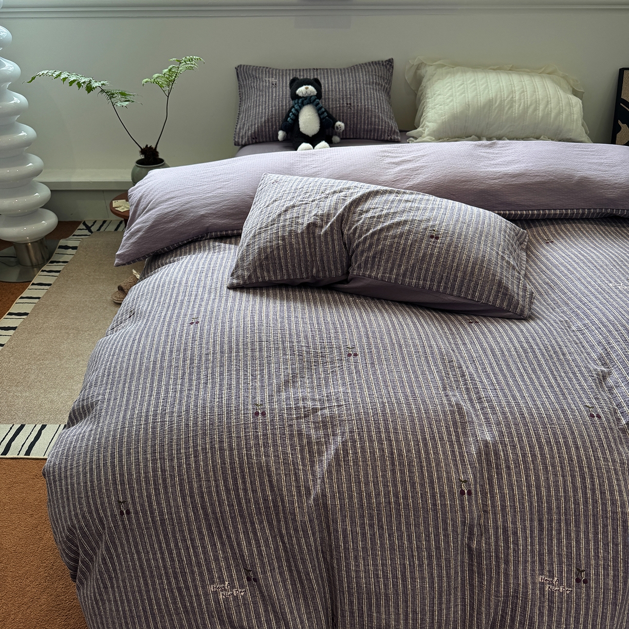 91家纺网 家纺一手货源 找家纺 水墨江南 2025新款高克重云感双层纱印花四件套-场景二 紫樱