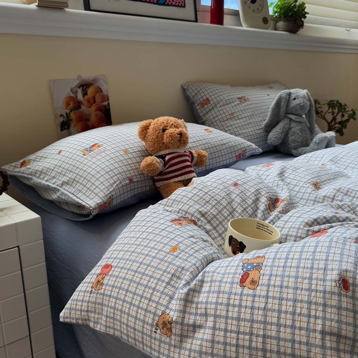 91家纺网 家纺一手货源 找家纺 水墨江南 2025新款高克重云感双层纱印花四件套-场景二 可爱卡比