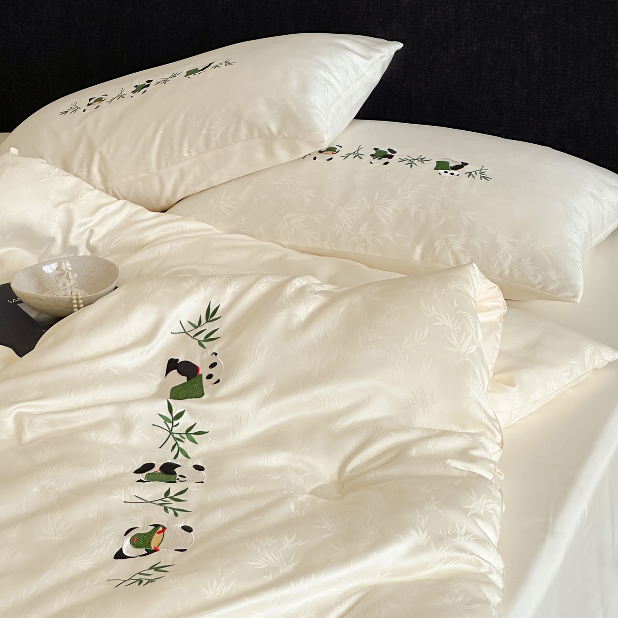 91家纺网 家纺一手货源 找家纺 （总）一加一 2025新款竹叶提花刺绣抗菌被芯被子冬被-熊猫戏竹