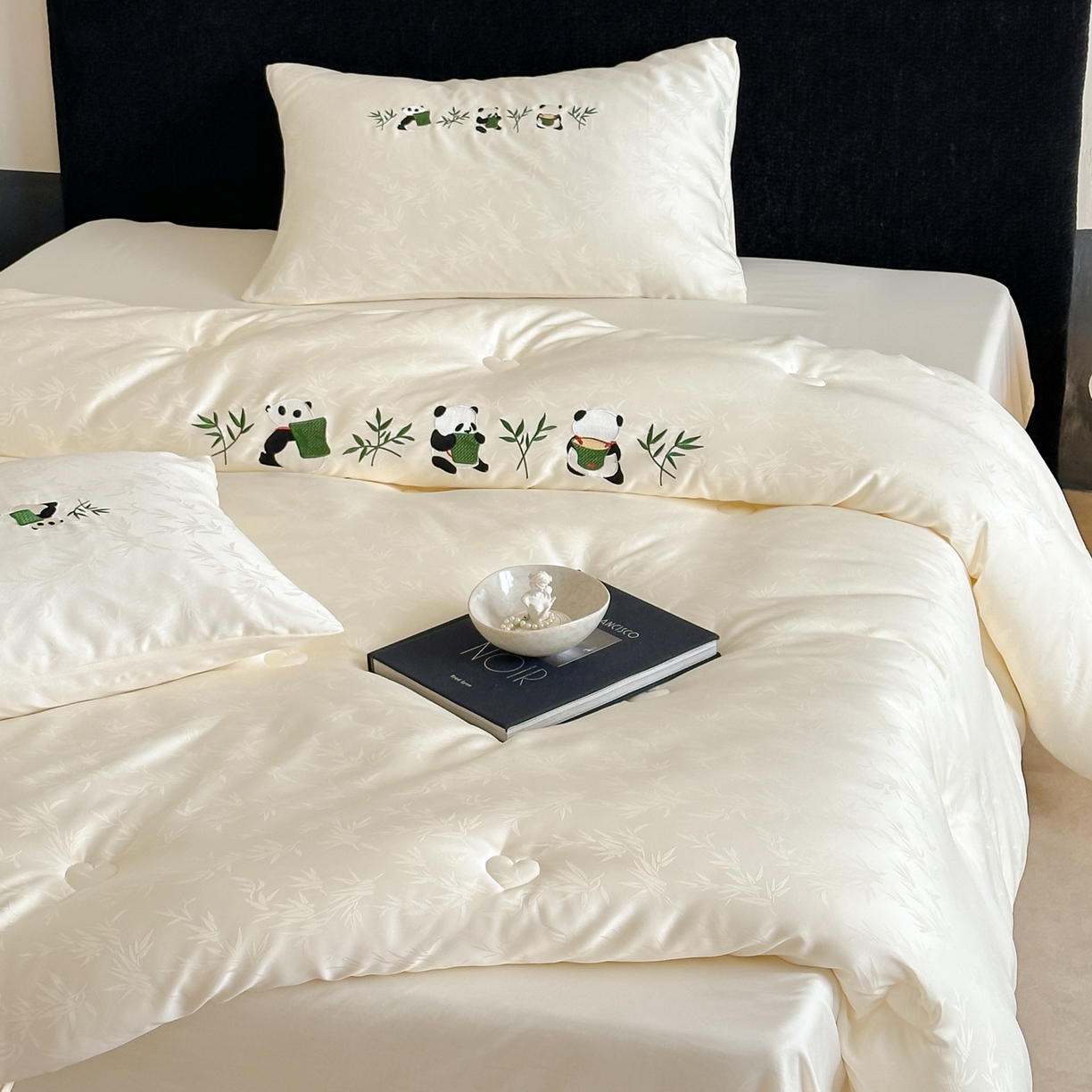 91家纺网 家纺一手货源 找家纺 （总）一加一 2025新款竹叶提花刺绣抗菌被芯被子冬被-熊猫戏竹