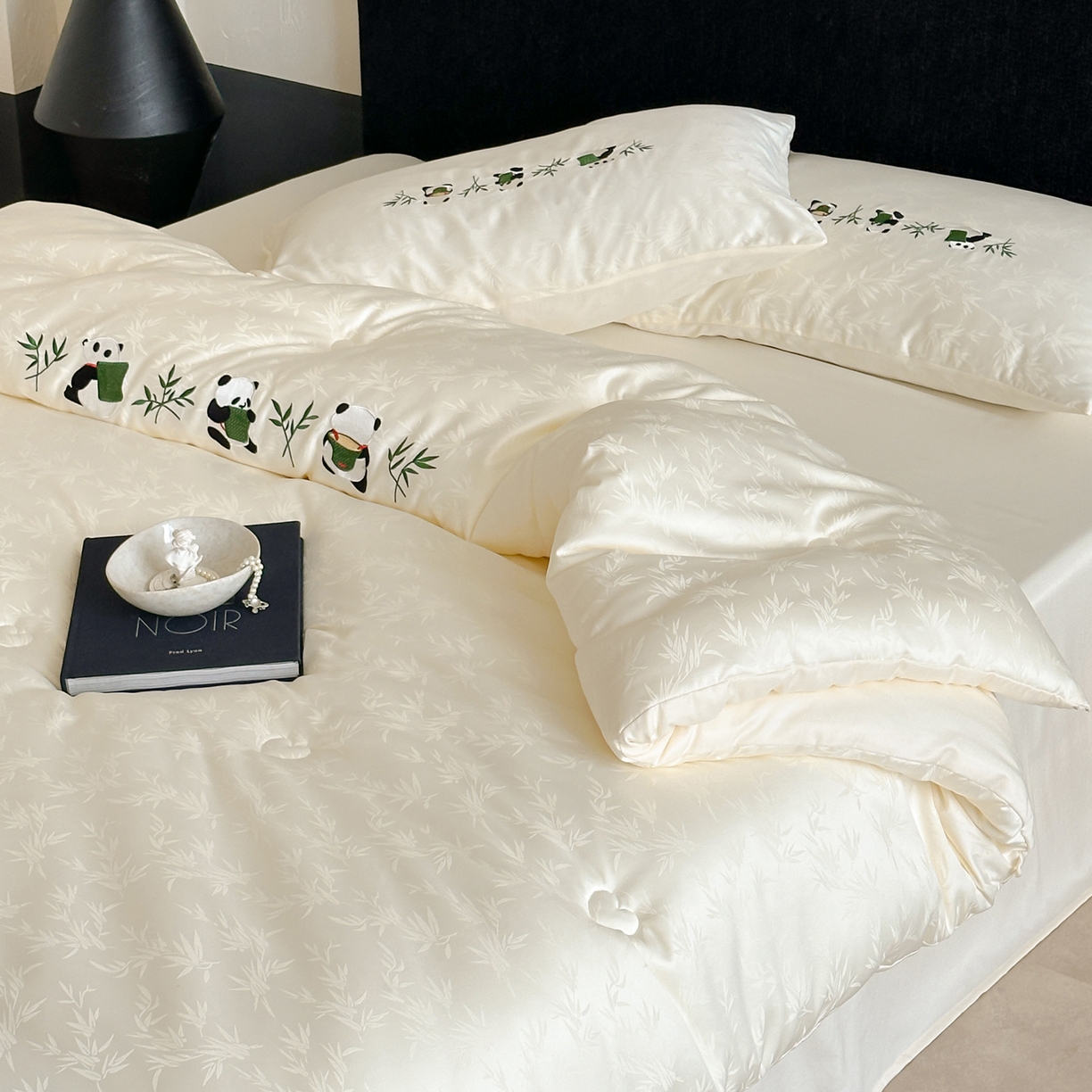 91家纺网 家纺一手货源 找家纺 （总）一加一 2025新款竹叶提花刺绣抗菌被芯被子冬被-熊猫戏竹