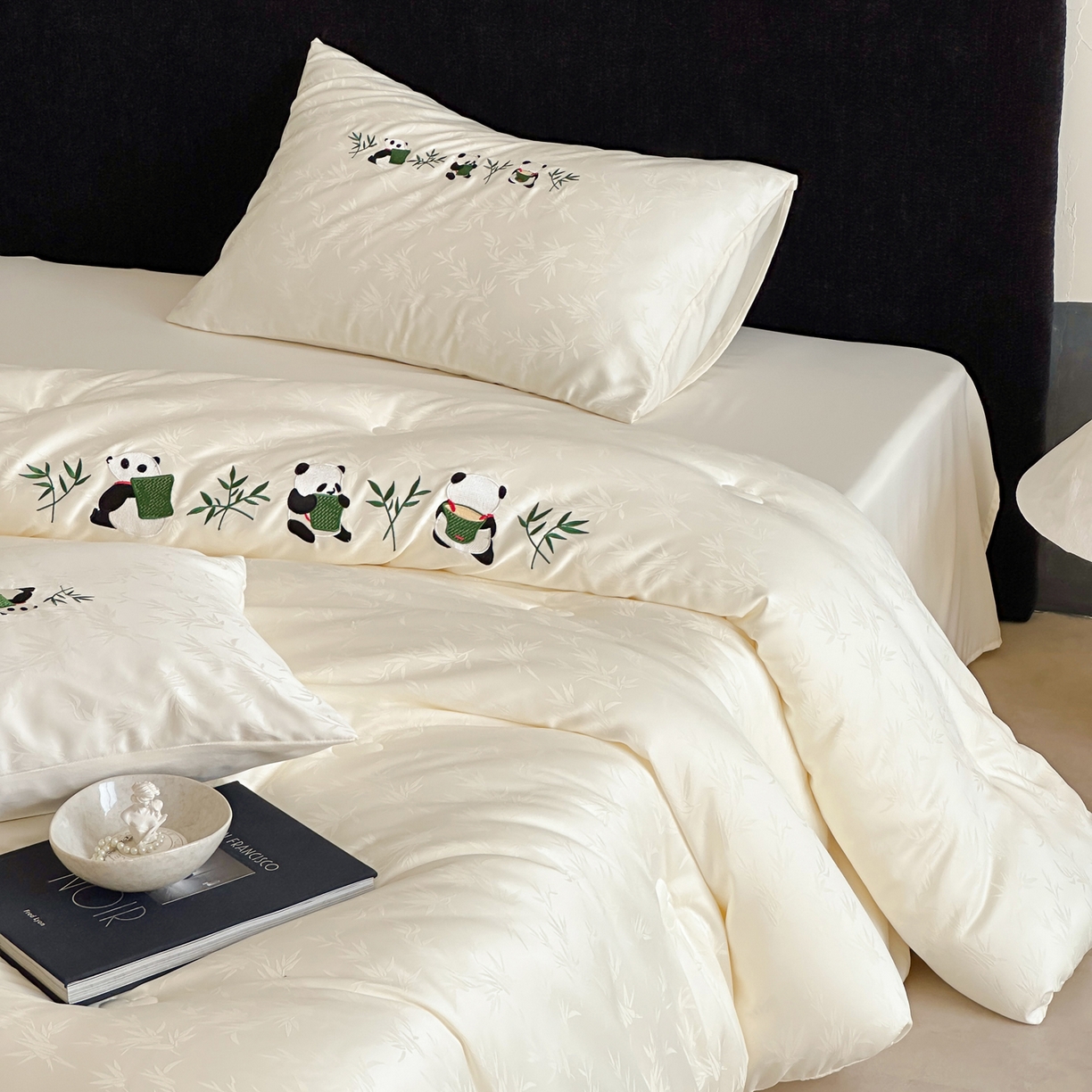 91家纺网 家纺一手货源 找家纺 （总）一加一 2025新款竹叶提花刺绣抗菌被芯被子冬被-熊猫戏竹