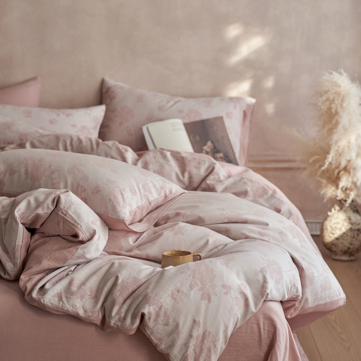 91家纺网 家纺一手货源 找家纺 清雅福 2025新款A类全棉水洗色织大提花四件套 花意间-暗粉