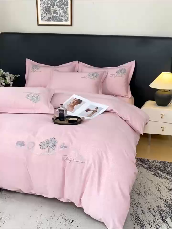 91家纺网 家纺一手货源 找家纺 昊翔家纺 2025新款全棉肌理纹磨毛绣花四件套套件 森沐-豆沙