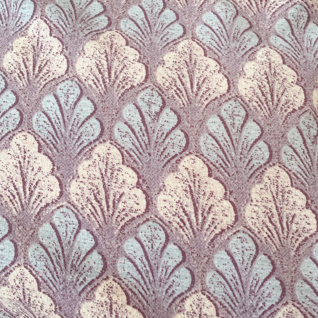 91家纺网 家纺一手货源 找家纺 典曼家纺 2025秋冬新款A类高克重亚麻复古诧季风原麻系列四件套 落叶知秋-紫