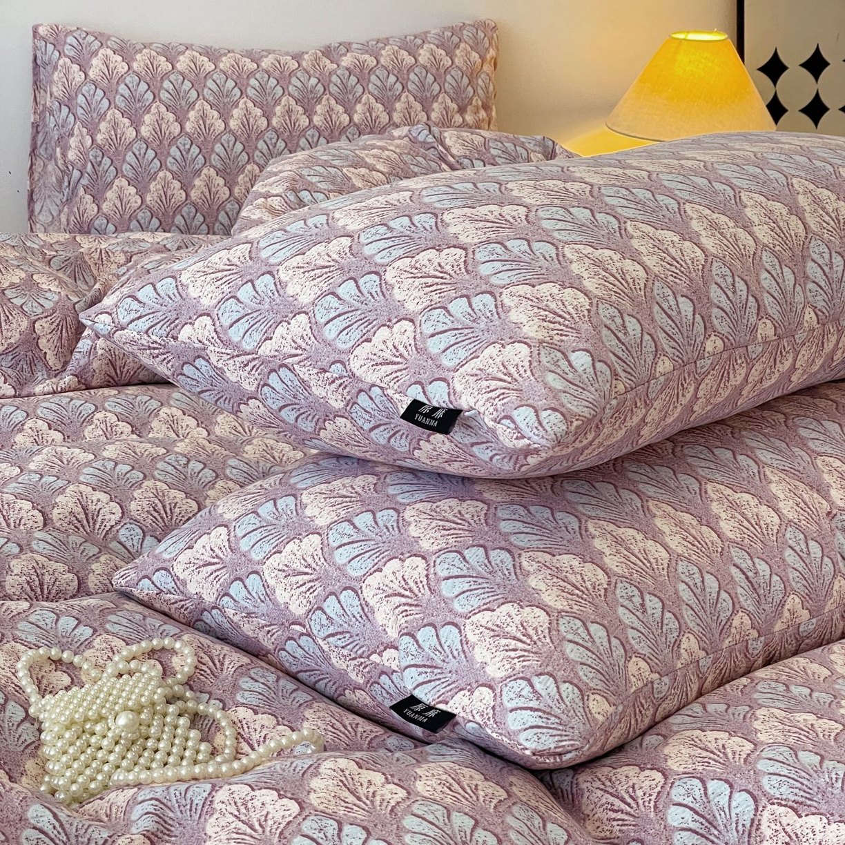 91家纺网 家纺一手货源 找家纺 典曼家纺 2025秋冬新款A类高克重亚麻复古诧季风原麻系列四件套 落叶知秋-紫