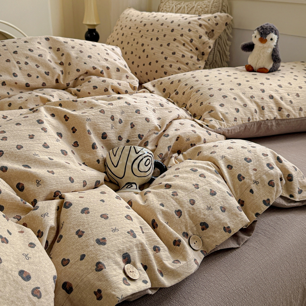 91家纺网 家纺一手货源 找家纺 水墨江南 2025新款原麻复古印花纽扣款四件套 可颂