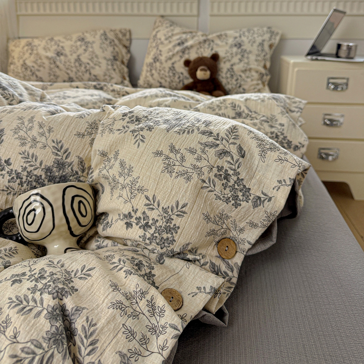 91家纺网 家纺一手货源 找家纺 水墨江南 2025新款原麻复古印花纽扣款四件套 盛夏