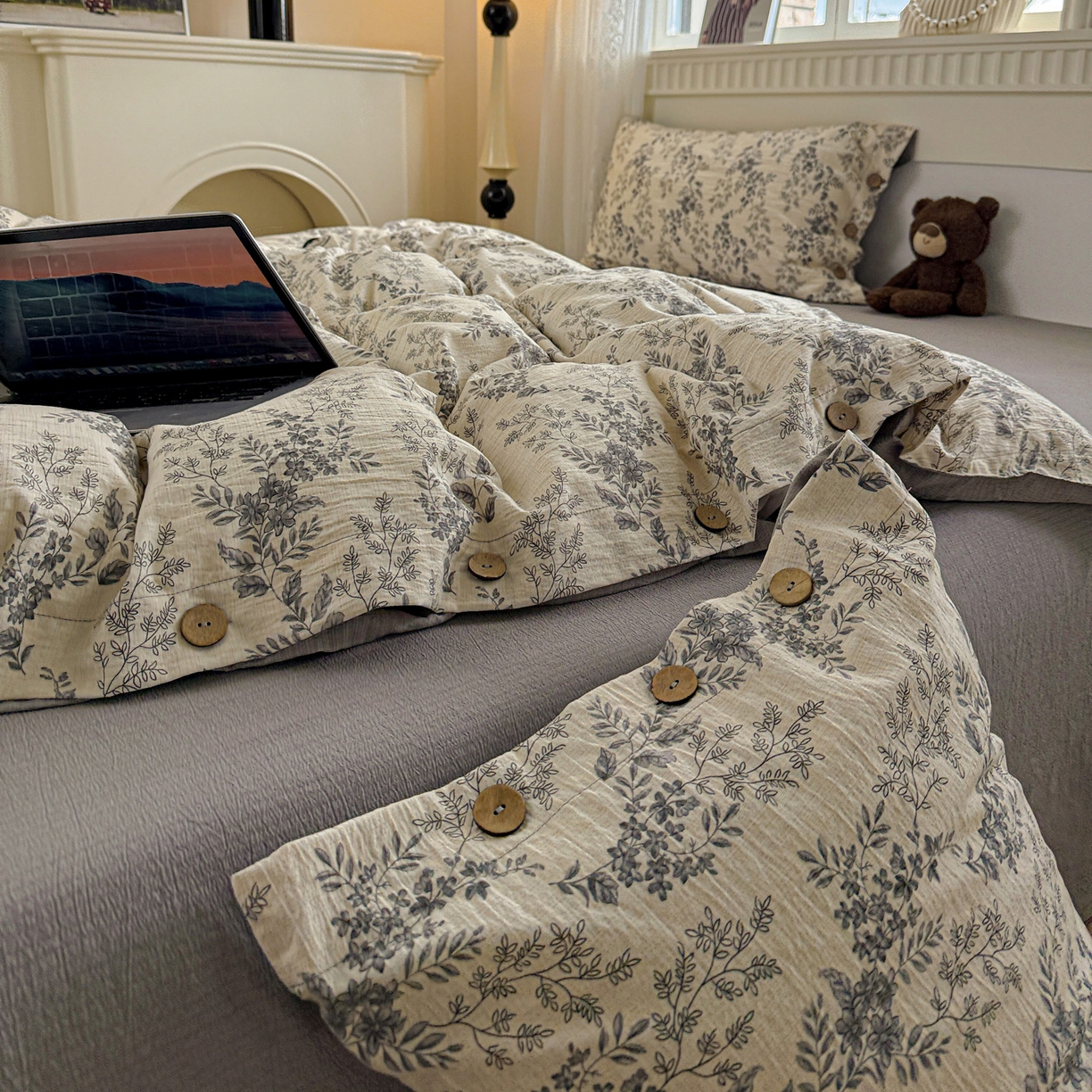 91家纺网 家纺一手货源 找家纺 水墨江南 2025新款原麻复古印花纽扣款四件套 盛夏