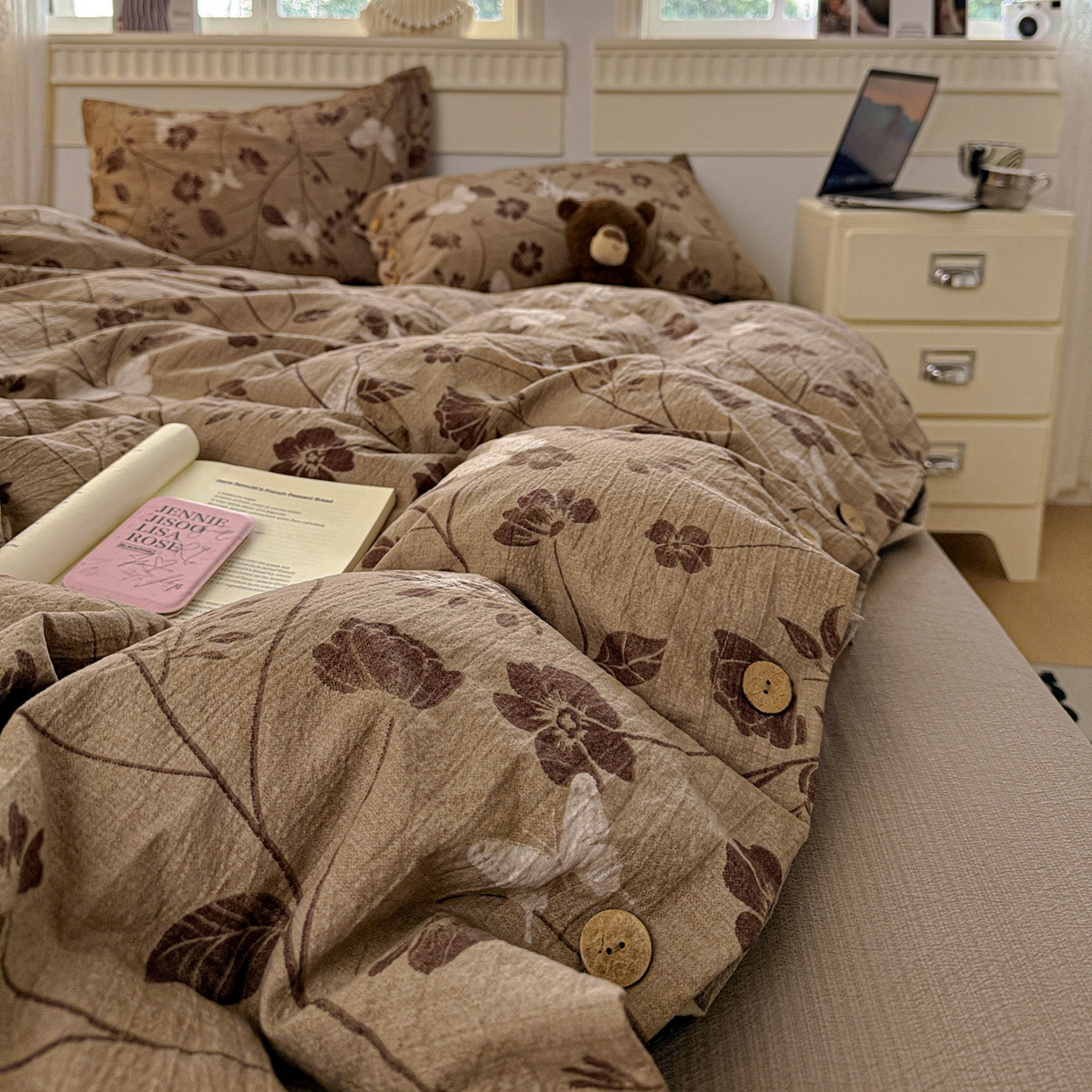 91家纺网 家纺一手货源 找家纺 水墨江南 2025新款原麻复古印花纽扣款四件套 蝶恋