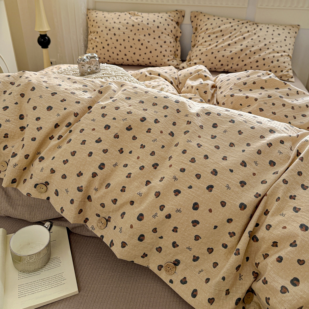 91家纺网 家纺一手货源 找家纺 水墨江南 2025新款原麻复古印花纽扣款四件套 可颂