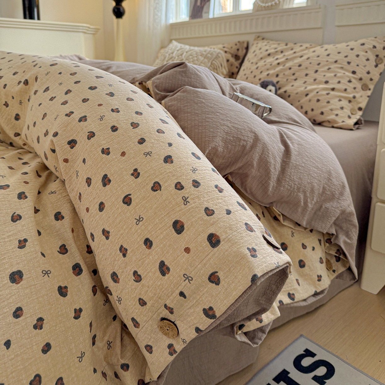 91家纺网 家纺一手货源 找家纺 水墨江南 2025新款原麻复古印花纽扣款四件套 可颂