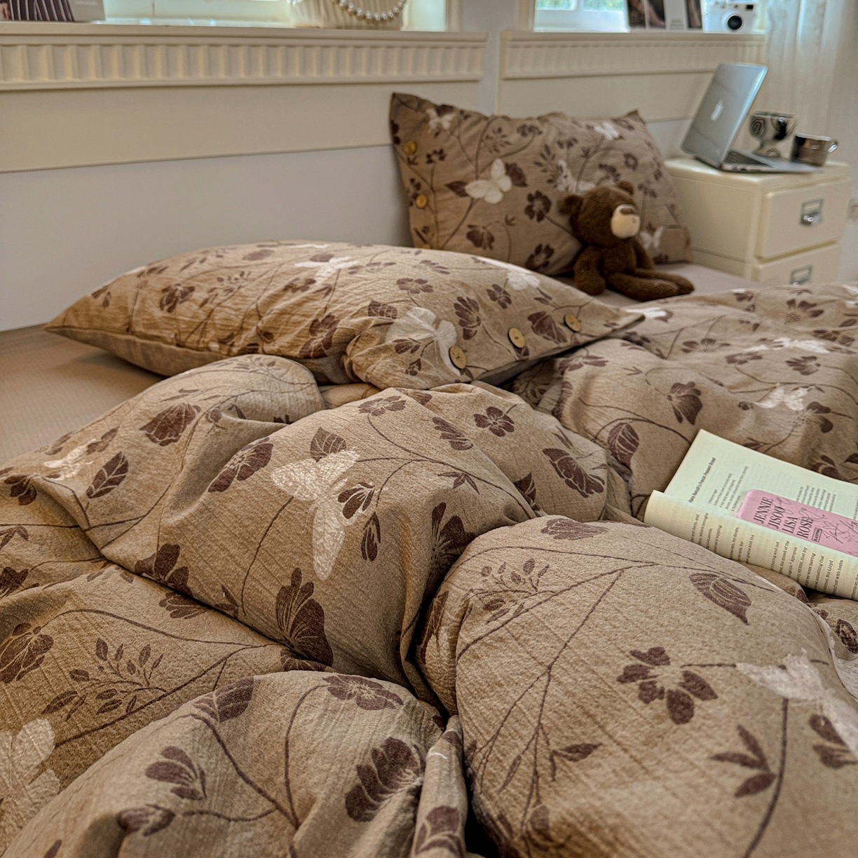 91家纺网 家纺一手货源 找家纺 水墨江南 2025新款原麻复古印花纽扣款四件套 蝶恋