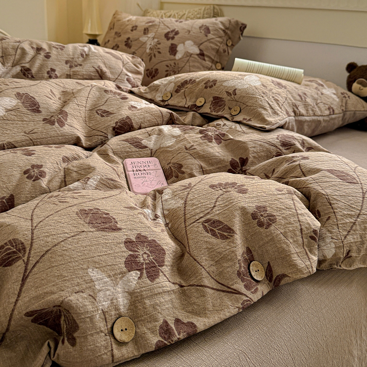 91家纺网 家纺一手货源 找家纺 水墨江南 2025新款原麻复古印花纽扣款四件套 蝶恋