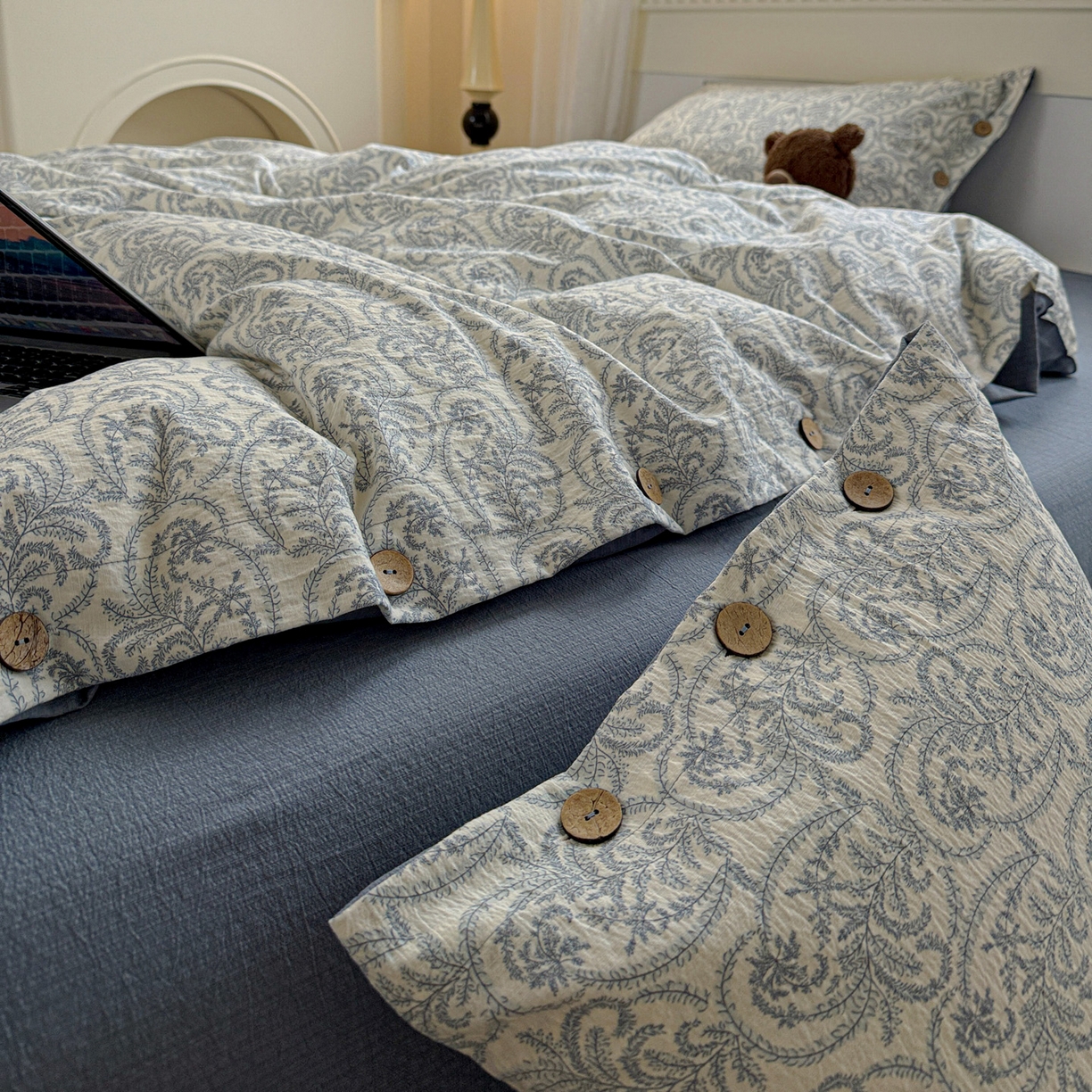 91家纺网 家纺一手货源 找家纺 水墨江南 2025新款原麻复古印花纽扣款四件套 青黛