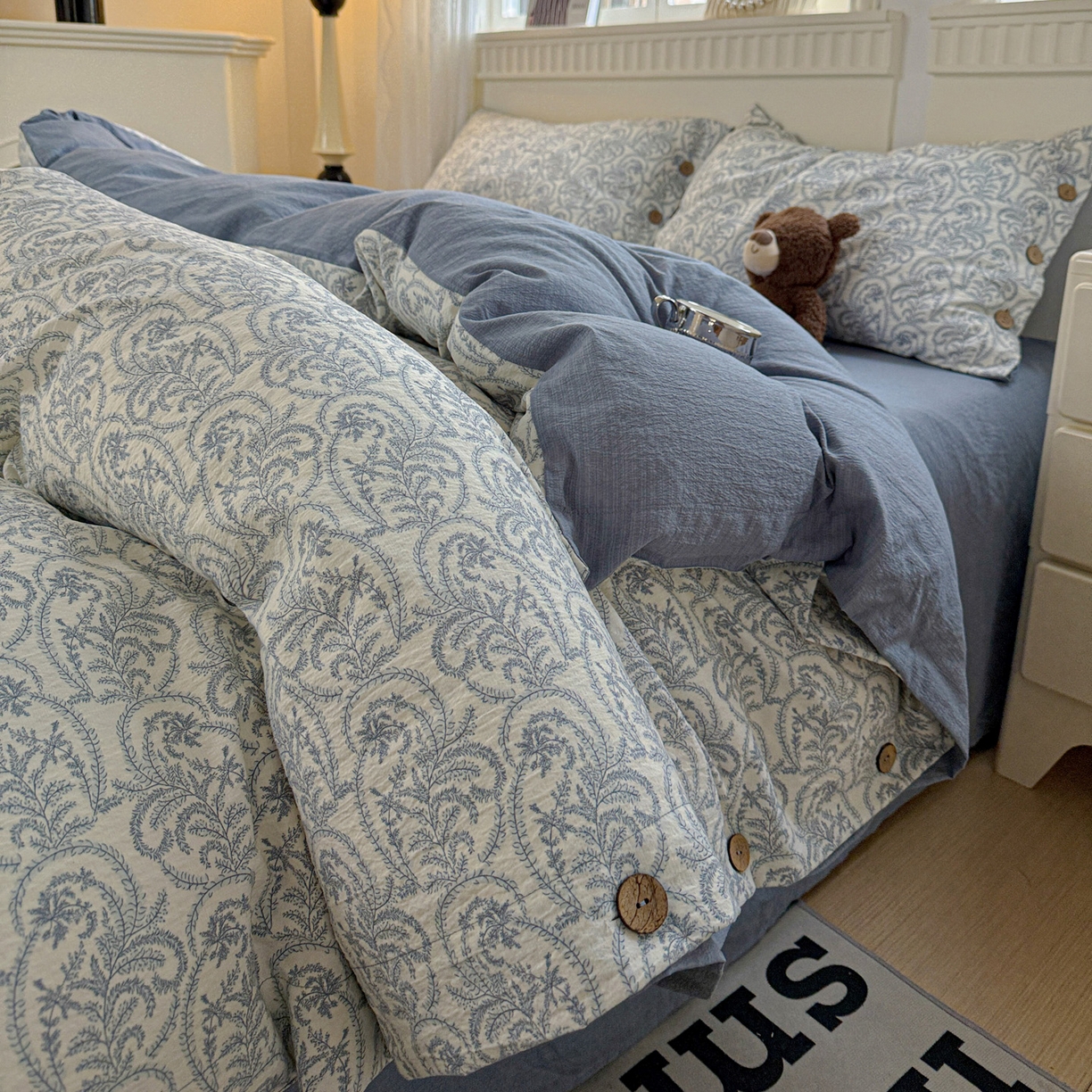 91家纺网 家纺一手货源 找家纺 水墨江南 2025新款原麻复古印花纽扣款四件套 青黛