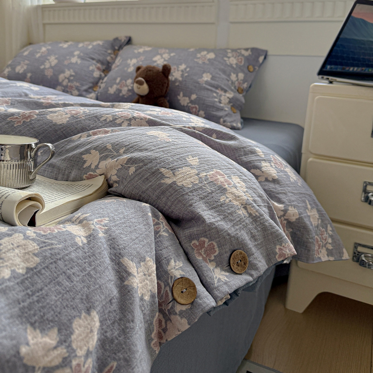 91家纺网 家纺一手货源 找家纺 水墨江南 2025新款原麻复古印花纽扣款四件套 芬芳