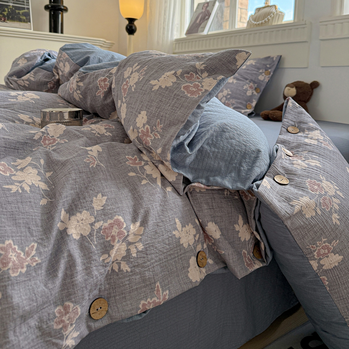 91家纺网 家纺一手货源 找家纺 水墨江南 2025新款原麻复古印花纽扣款四件套 芬芳