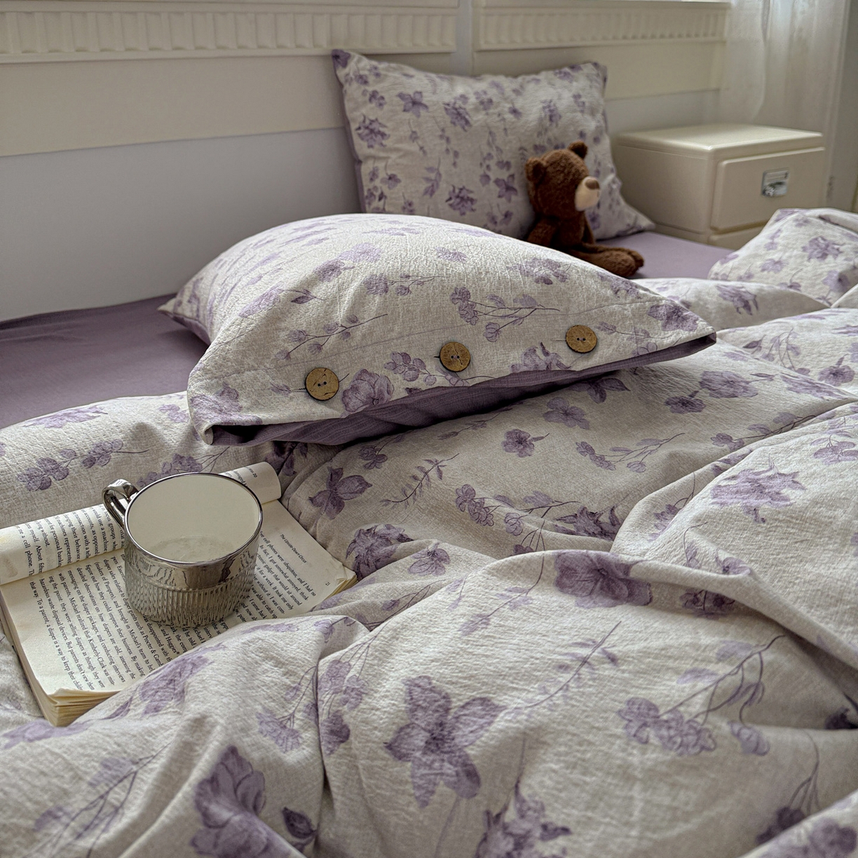 91家纺网 家纺一手货源 找家纺 水墨江南 2025新款原麻复古印花纽扣款四件套 紫藤